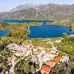 Loro Apartment Ploce (Dubrovnik-Neretva)