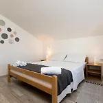Loro Apartment *